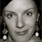 Marianne med øredobber